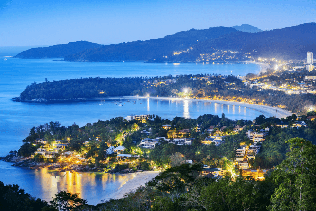 Phuket om aftenen
